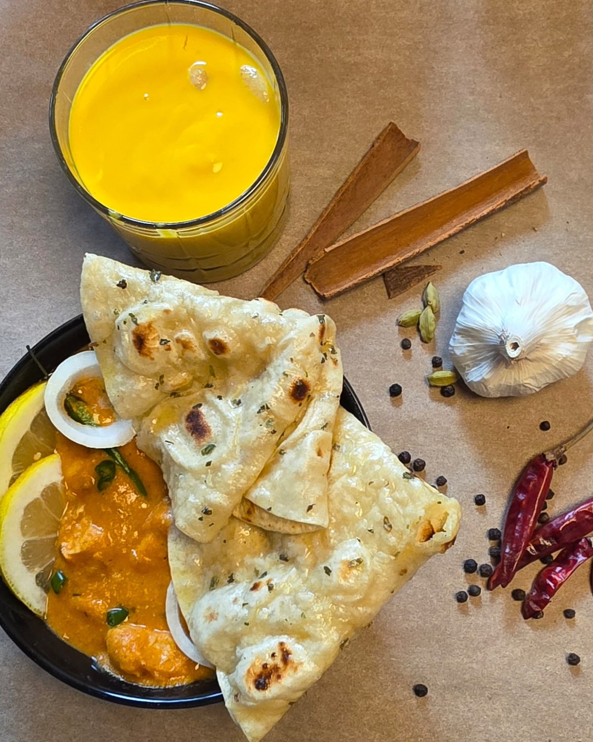 Indische K&uuml;che - Naan, Curry und Mango Lassi